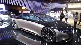 東京車展 賓士電動概念車Vision EQS成焦點第46屆東京車展25日登場，賓士（Mercedes-Benz）展出豪華電動概念車Vision EQS，成為展場上焦點。中央社記者楊明珠東京攝 108年10月24日