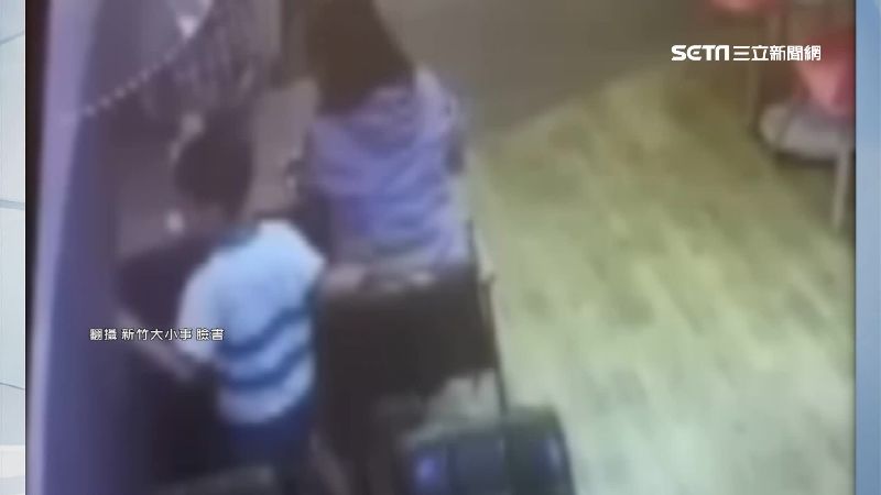 兒咖啡廳亂畫牆面　家長竟放任沒制止