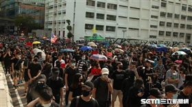 香港反送中運動，10月20日九龍大遊行。在極權底下，港人未有怯懦，塞爆多區展示堅定的民意。▲（圖／駐香港特約記者王志杰攝影）