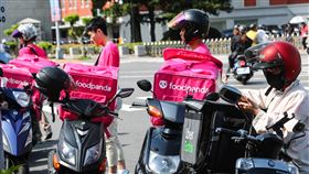 美食外送平台,自律公約,公布,調整服務範圍,保障安全(圖/中央社)