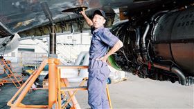 青年署,職場影片日記,飛機維修工程師,體驗,職場環境(圖/青年署提供)中央社