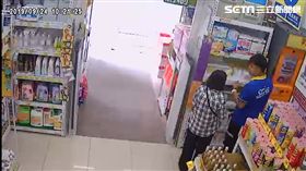 眼神露絕望…婦買鹽酸　店長追出去驚見她「邊走邊灌」