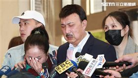 余天的二女兒余苑綺直腸癌復發。余天跟李亞萍陪伴女兒余苑綺赴醫院做人工血管。林士傑