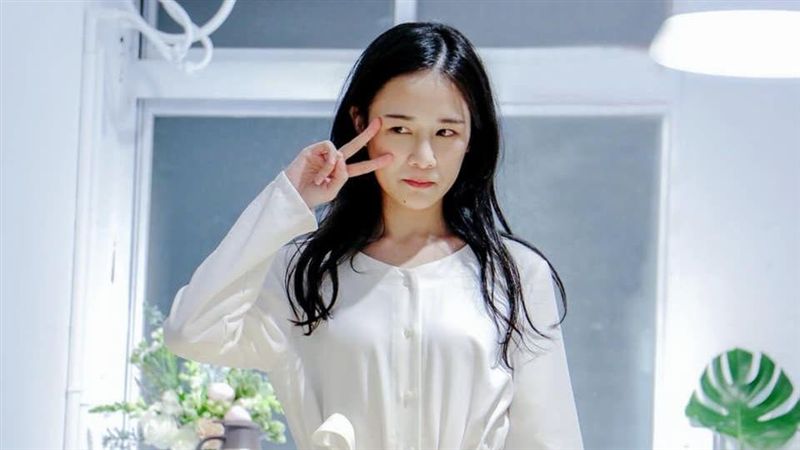 混血大胃王美女遭嗆　朋友竟背後銃康