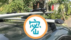 錢包,爬山,神秘空間,車頂(翻攝自PTT)