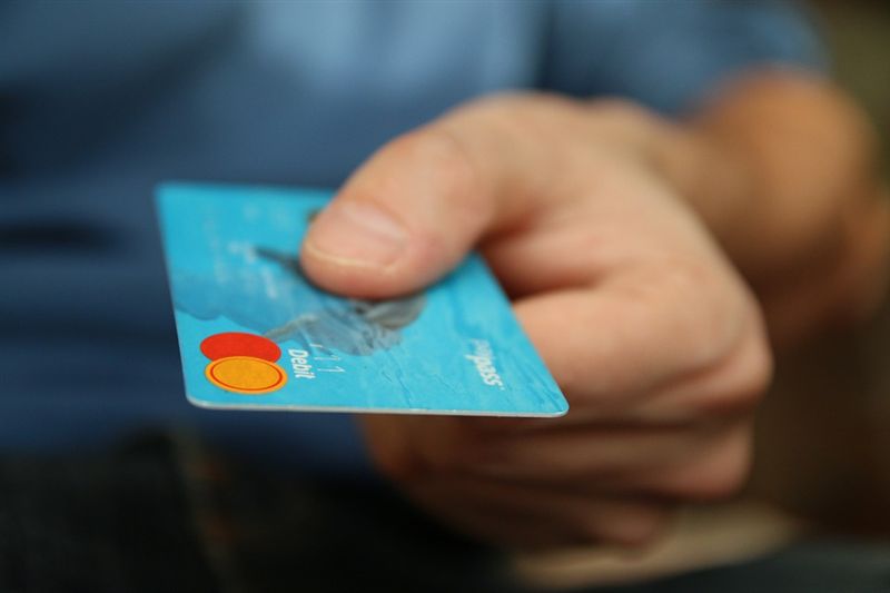 信用卡vs.金融卡？網曝中肯關鍵