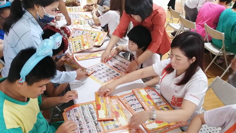 啟智學童體驗一日房仲　他們捐工作金