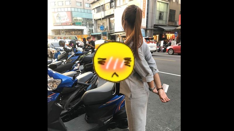 一中街馬尾妹伸懶腰！大尺寸頭燈炸出