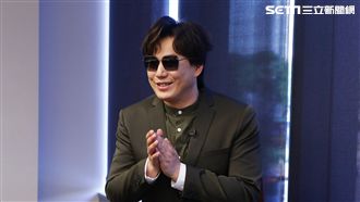 蕭煌奇怎讀歌詞？竟靠泳裝辣妹這樣做