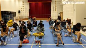 台北市萬華分局逮獲42名賣淫女子（翻攝畫面）