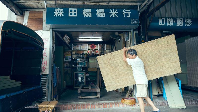 手工製榻榻米半世紀　陳財烈堆疊人生