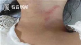 白天睡覺被吵醒！7歲女童遭「鄰居綁架」　兇刀怒刺秒噴血（圖／翻攝自《看看新聞》）