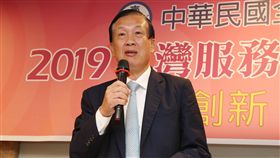 商總提政策建言　籲政府三修一例一休中華民國全國商業總會25日舉辦「2019年台灣服務業發展政策建言發表」記者會，理事長賴正鎰對政府提出政策建言書，並呼籲針對一例一休進行三度修法。中央社記者郭日曉攝　108年10月25日