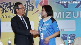 ▲雲林縣長張麗善、台灣美津濃公司總經理張宏津。（圖／記者邱榮吉攝影）