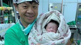 綺綺回來了！施景中感動合照「記不記得我」網全淚崩（圖／翻攝自Jin-Chung Shih臉書）