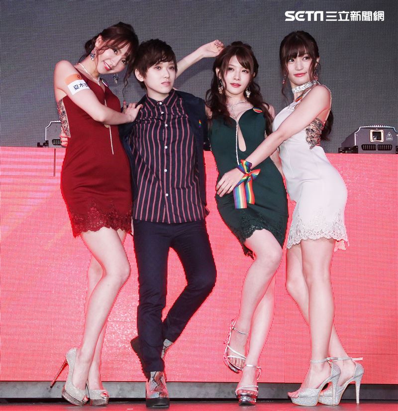 日本AV女優夏木安梨、椎名空、相澤南、高橋聖子為「2019同志好厝邊」台灣同志大遊行造勢。（記者邱榮吉/攝影）