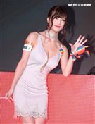 巨乳寫真界的救世主七冠王高橋聖子為wave夜店開幕DJ處女秀。（記者邱榮吉/攝影）