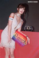 巨乳寫真界的救世主七冠王高橋聖子為wave夜店開幕DJ處女秀。（記者邱榮吉/攝影）