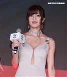 巨乳寫真界的救世主七冠王高橋聖子為wave夜店開幕DJ處女秀。（記者邱榮吉/攝影）