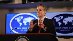 促中國停止宗教迫害 美大使：持續在各場域強力發言美國國際宗教自由無任所大使布朗貝克（圖）25日召開媒體簡報會表示，針對中國宗教迫害議題，美方只要有機會，會持續在各個場域強力發言，以促使北京有朝一日願意處理問題。中央社記者徐薇婷華盛頓攝 108年10月26日