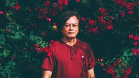 台灣文學金典獎  張貴興奪年度大獎國立台灣文學館25日公布2019台灣文學金典獎得獎名單，作家張貴興的「野豬渡河」奪下年度大獎。（聯經出版提供，小路攝影）中央社記者陳政偉傳真  108年10月25日