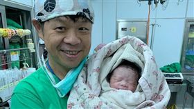 綺綺回來了！施景中感動合照「記不記得我」網全淚崩（圖／翻攝自Jin-Chung Shih臉書）