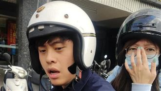 騎警車載女友　警喊冤：她子宮出血