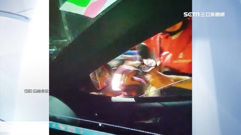 外送員拍窗嗆沒打燈　他問號：我直行
