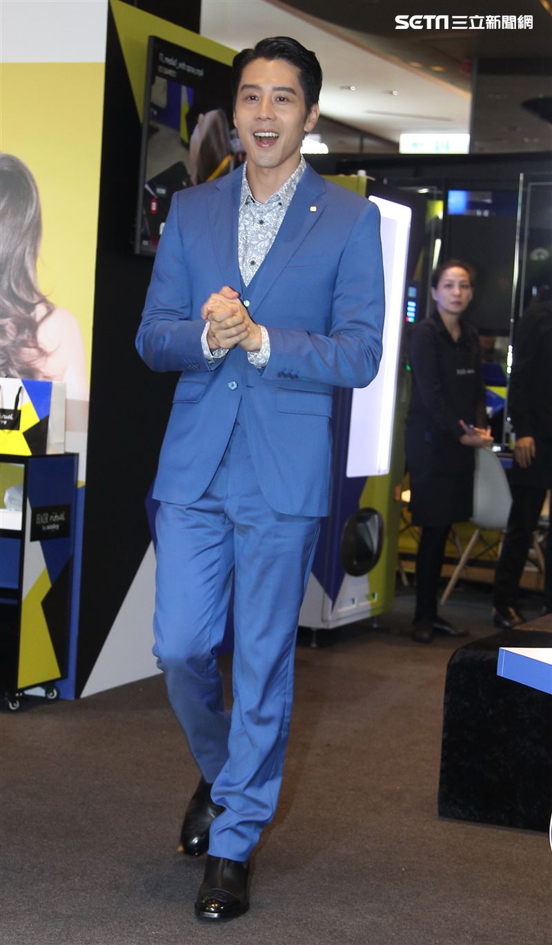 胡宇威擔任一日店長教你秀髮保養祕訣（記者邱榮吉/攝影）