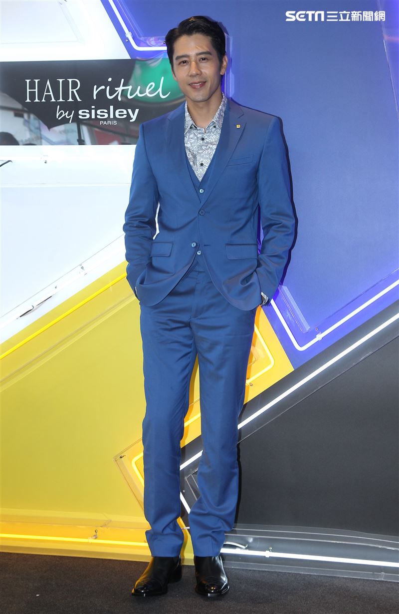 胡宇威擔任一日店長教你秀髮保養祕訣（記者邱榮吉/攝影）