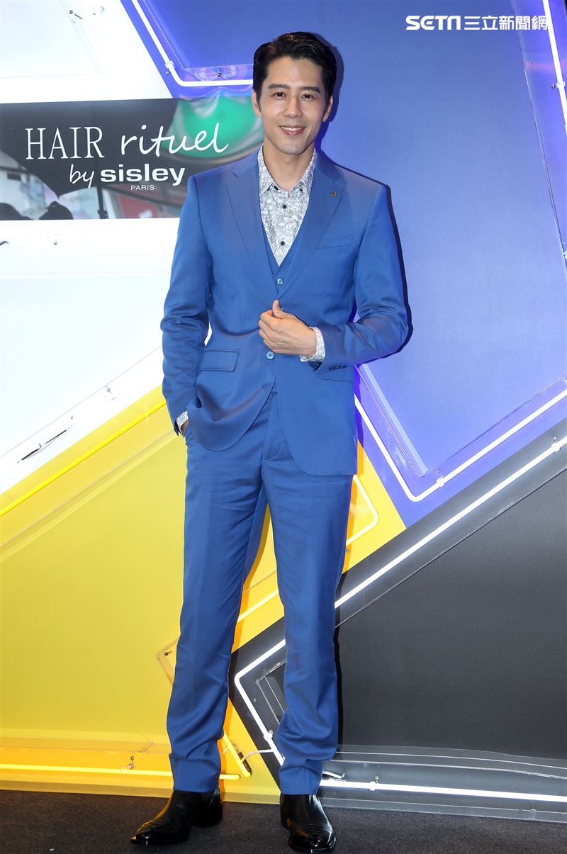 胡宇威擔任一日店長教你秀髮保養祕訣（記者邱榮吉/攝影）
