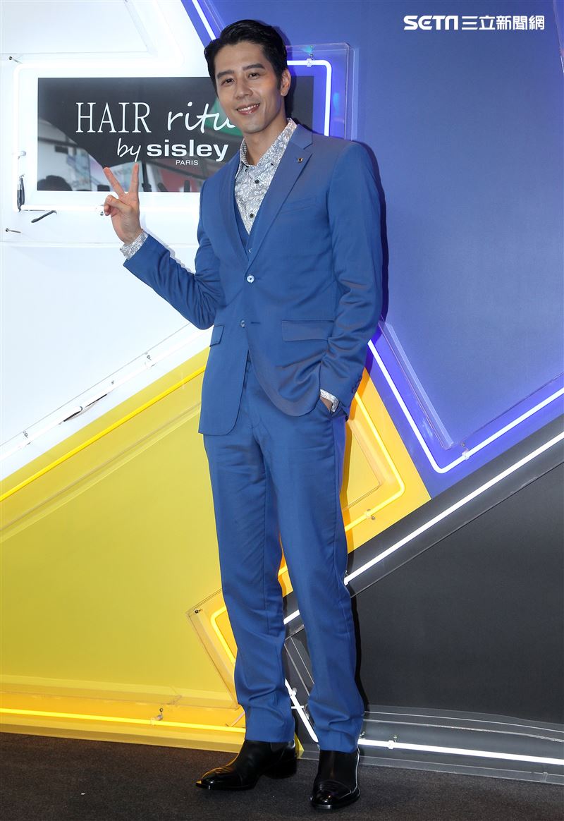 胡宇威擔任一日店長教你秀髮保養祕訣（記者邱榮吉/攝影）