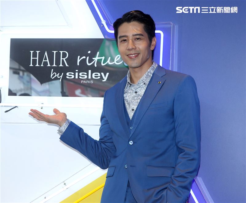 胡宇威擔任一日店長教你秀髮保養祕訣（記者邱榮吉/攝影）