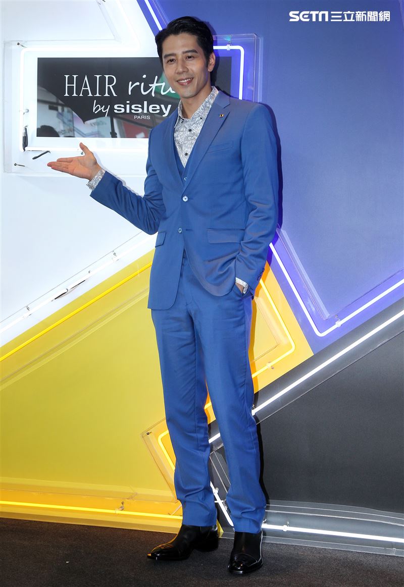 胡宇威擔任一日店長教你秀髮保養祕訣（記者邱榮吉/攝影）