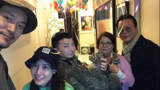 迎GD退伍！親姐曬私下家中派對照