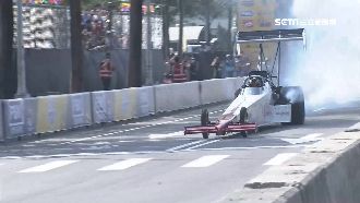 地表直線加速最快！火箭車秀高雄登場