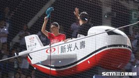 La new董事長劉保佑和領隊劉玠廷。（圖／記者林聖凱攝影）