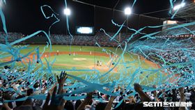 10號隊友再見！桃猿最後一戰　爆滿球迷打破球場紀錄（圖／記者王怡翔攝影）