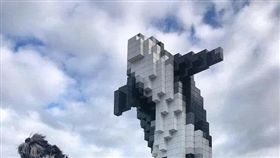 小狗,藍鯨,雕像,神還原,爆廢公社　圖／翻攝自臉書爆廢公社