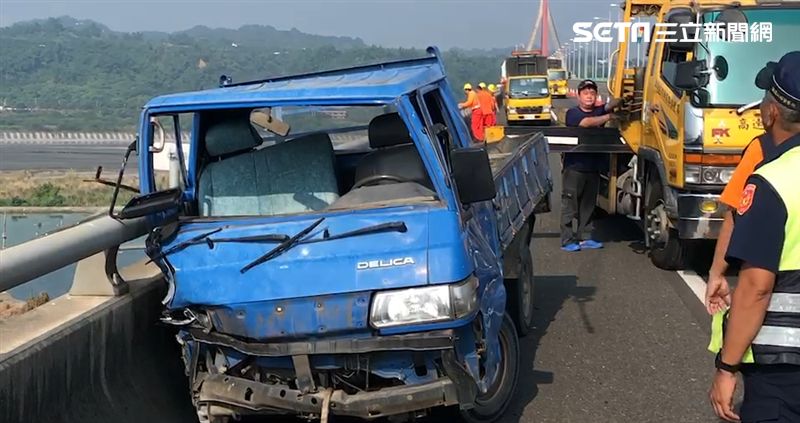 男國道自撞？疑拋出車外陳屍斜張橋下