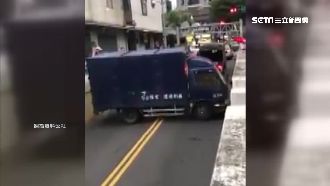 雙向擋死！貨車地下道卡關連9次倒車