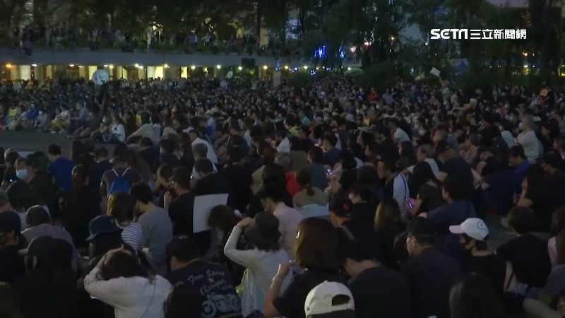撤修逃犯條例無效　港人集會抗議黑警