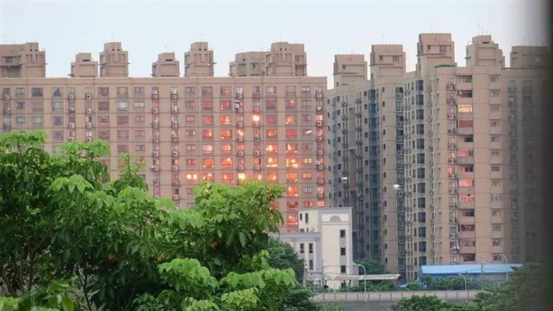 大樓深陷火海？網驚呆：差點叫消防隊