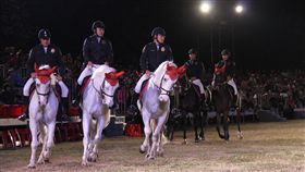 新北騎警隊參與史詩劇開場　新北市政府文化局與新北市立淡水古蹟博物館策劃「1884滬尾」系列活動與展覽，主辦單位也邀請新北市政府警察局騎警隊參與史詩劇「戰祭1884」的開場演出。（新北市警局提供）　中央社記者葉臻傳真　108年10月27日