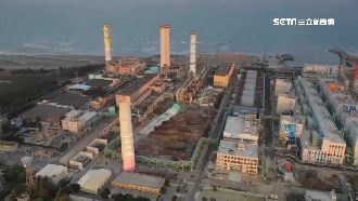 放倒百米舊煙囪　轟然巨響宛如地震