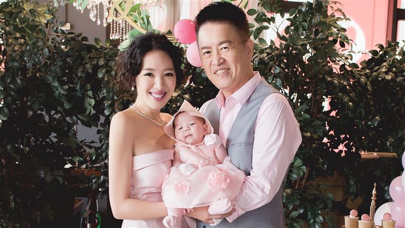 愛女慶雙滿月！劉伊心生產影片大公開