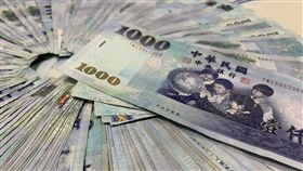 台幣,新台幣,千元大鈔,鈔票,錢,金錢,示意圖。呂品逸攝