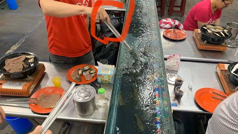 爽吃水道蝦！他隔天翻包驚見偷渡蝦