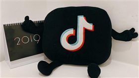 中國短影音平台TikTok（抖音）近日在矽谷開設辦事處，並祭出高薪挖角臉書的員工。（圖取自facebook.com/tiktoktaiwan）