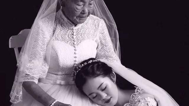 怕等不到出嫁…孫女帶94歲嬤拍婚紗